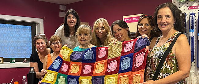 Más que mantas: el tejido como abrazo colectivo